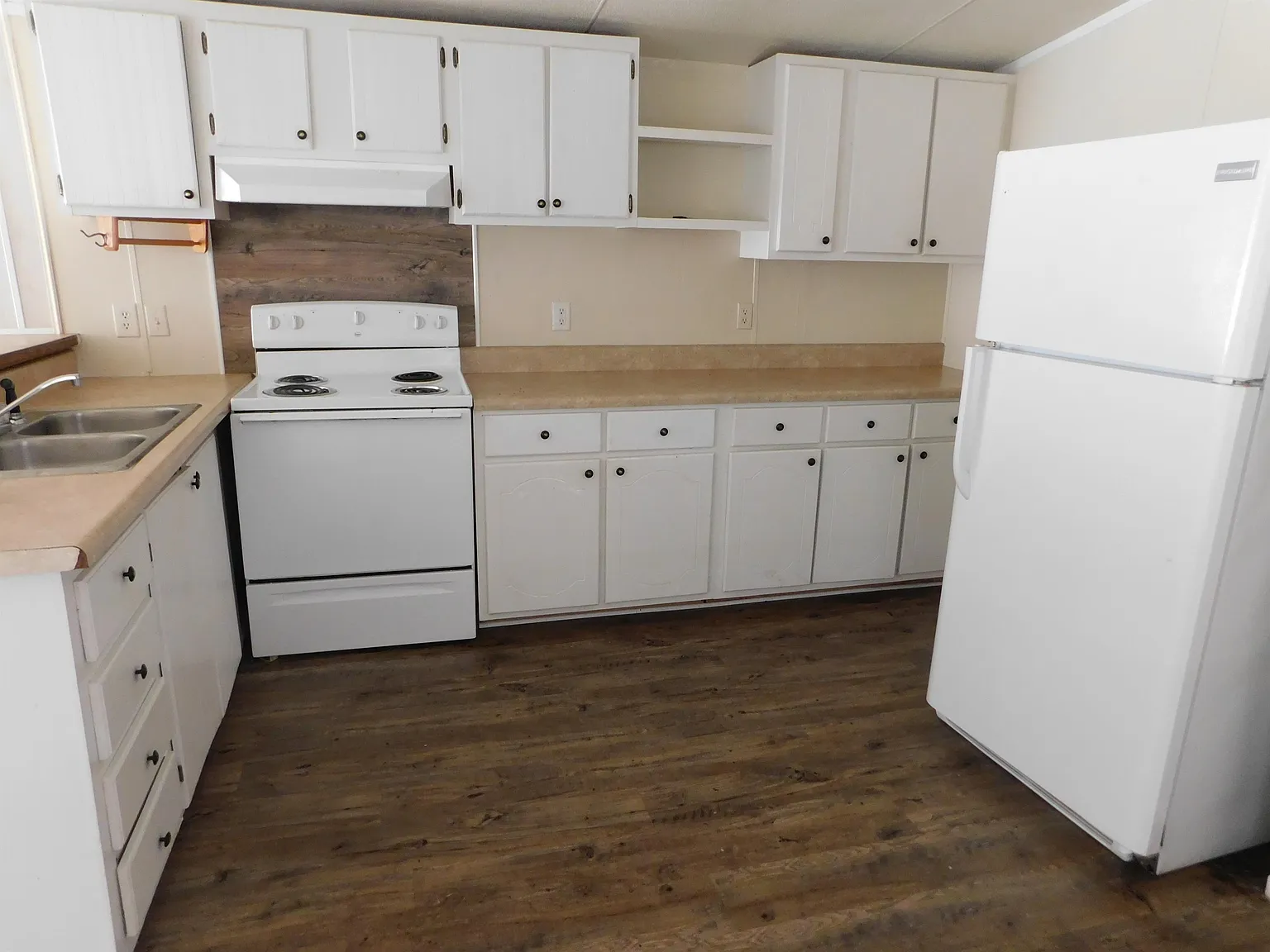 114 Colonial Court - 1 — Photo 3