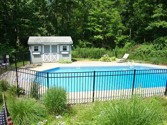 4th image of 14 Ann Marie Dr