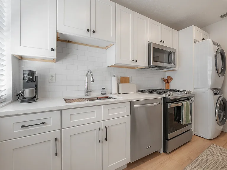 317 W Curtis St — Photo 13