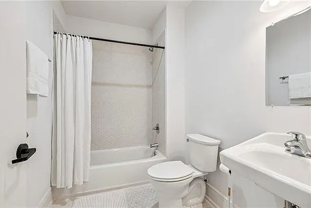 3918 Baronne St #204 — Photo 9