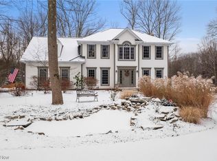 365 River Glen Dr, Aurora, OH 44202