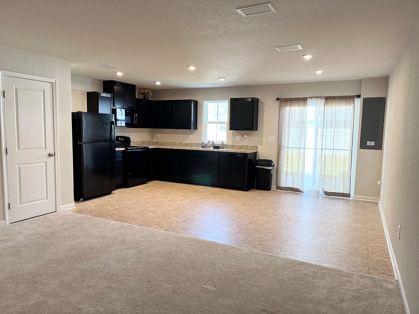 1405 Raven Way — Photo 3