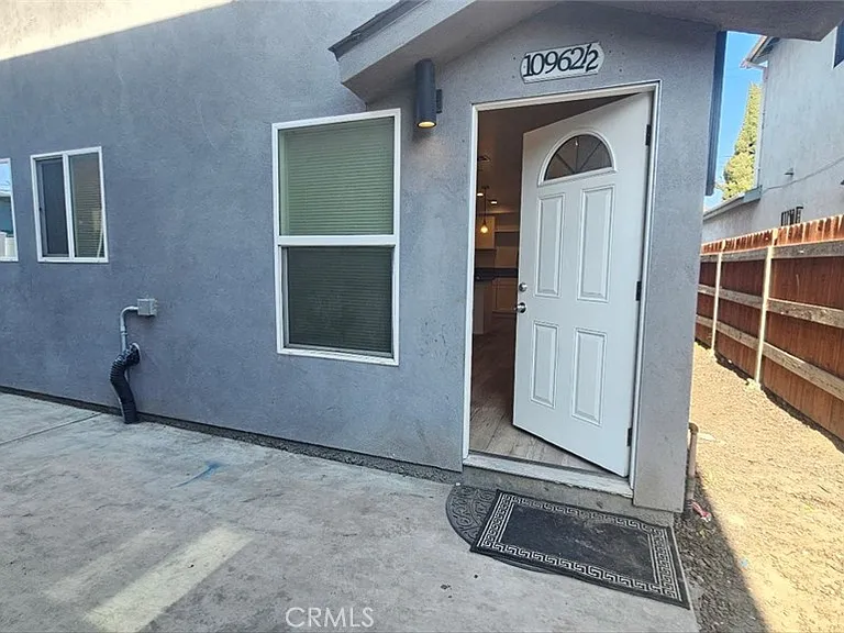 10962 1/2 Avalon Blvd — Photo 2