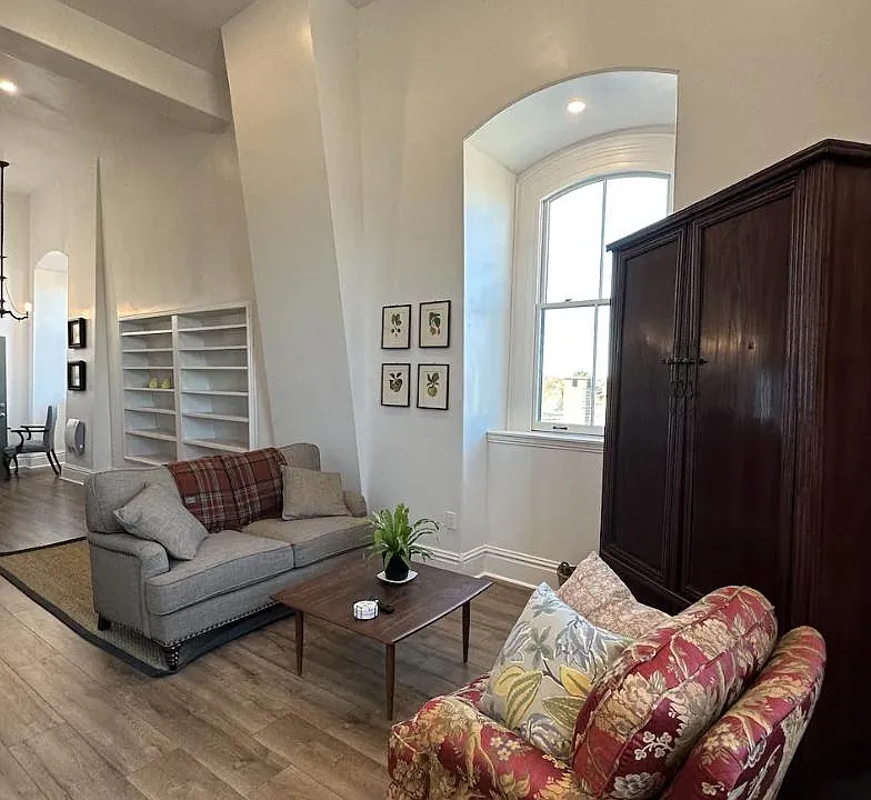2 Pleasant St #4B