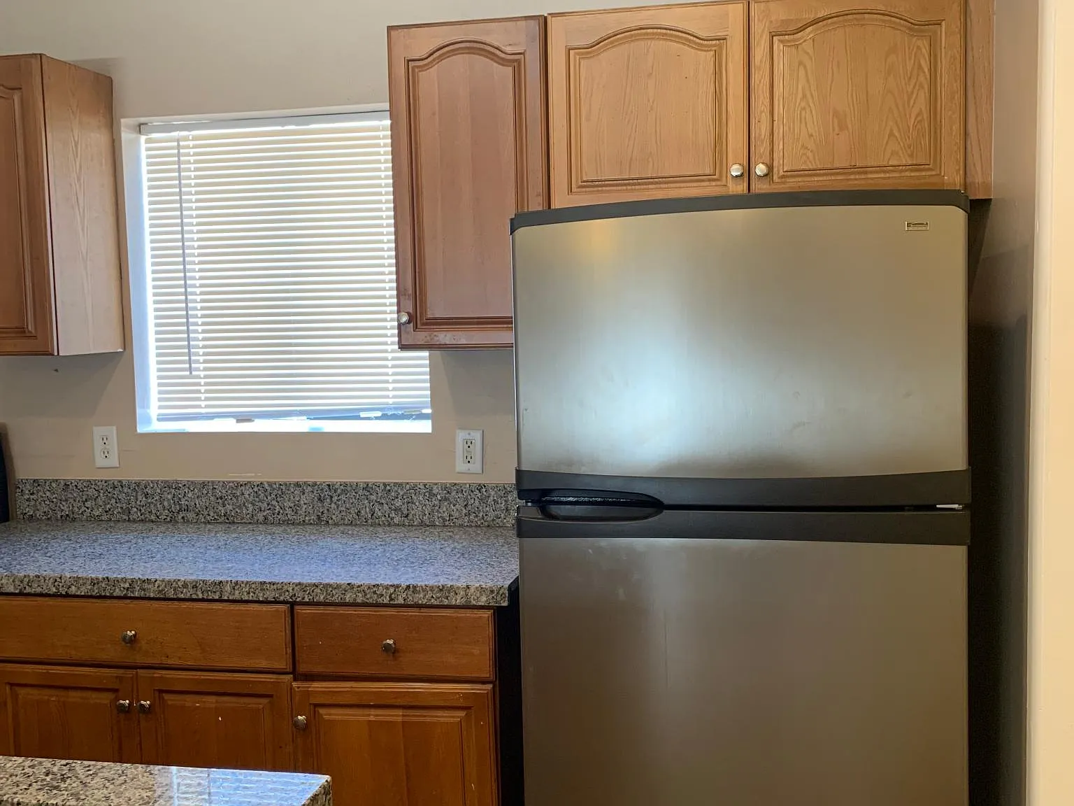 3 bed, 1100 sqft, $1,300 — Photo 3