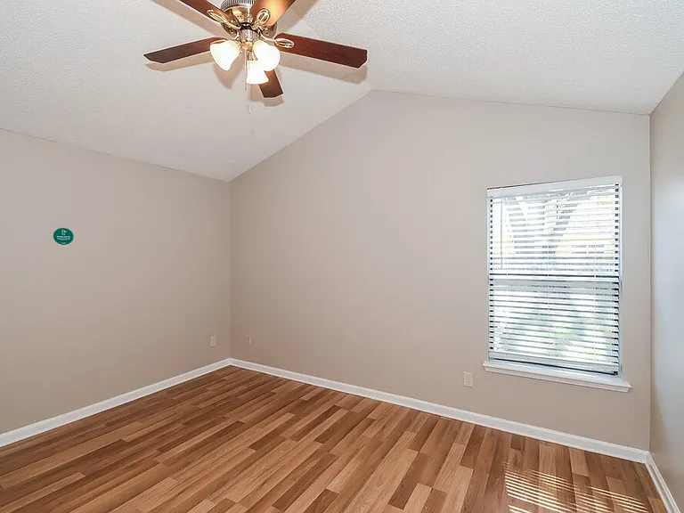 13146 Staffordshire Dr S — Photo 9