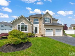 26 Trish Ct, Matawan, NJ 07747