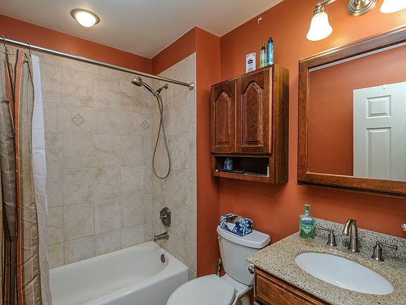 5th image of 987 Auburn Ct