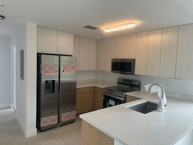 5423 NE Miami Ct #2 — Photo 5