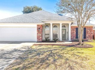 102 Pear Tree Cir, Broussard, LA 70518