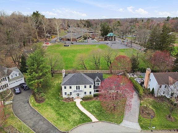 3rd image of 4 Ellis Court