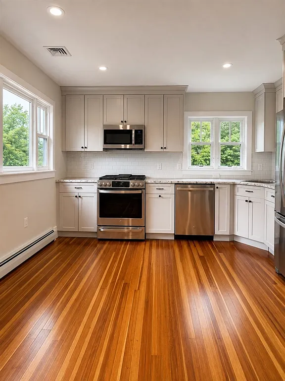 1 bed, 1.0 bath, 630 sqft, $2,350 — Photo 2