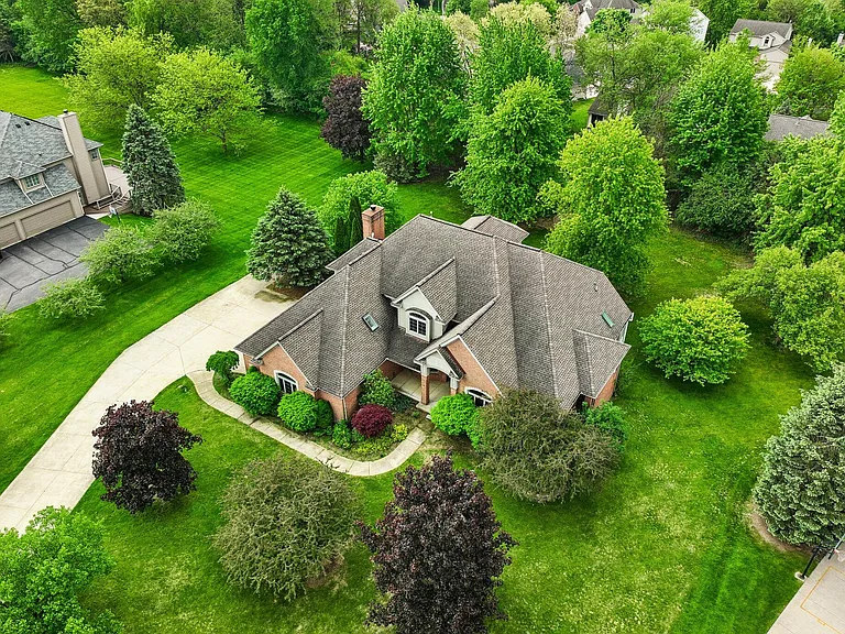 1819 Brookview Dr — Photo 73