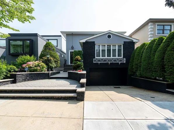 166 W 37th St, Bayonne, NJ 07002