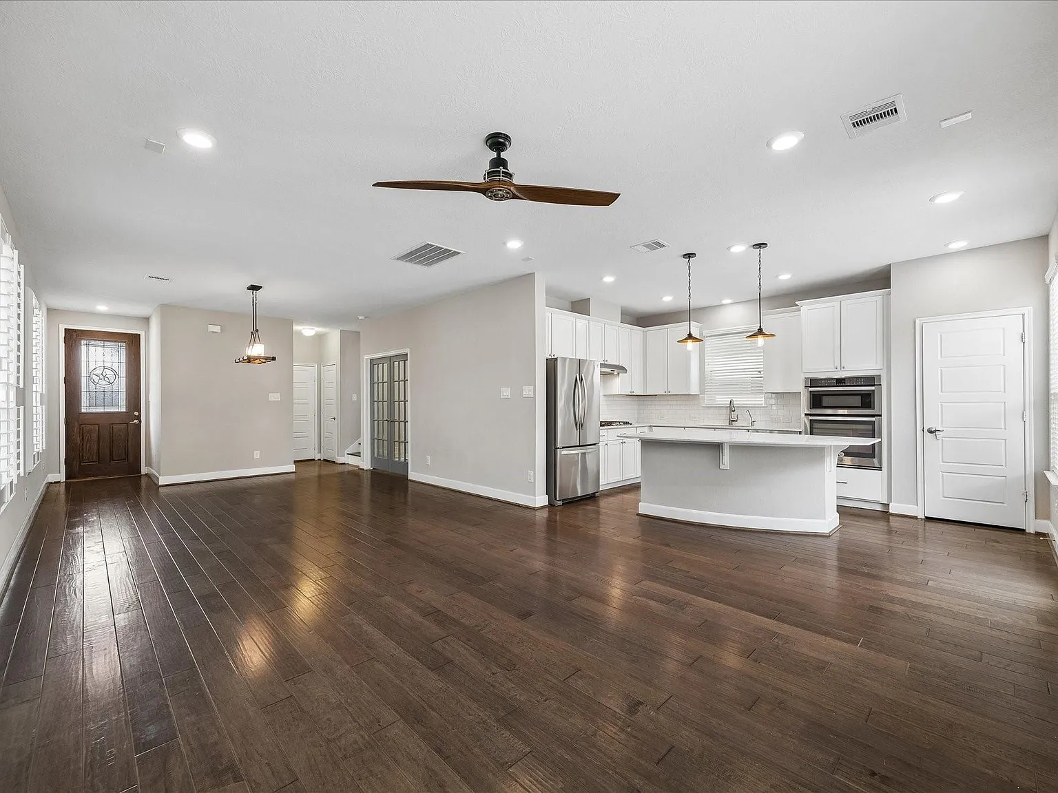 3 bed, 2.5 bath, 2147 sqft, $2,595 — Photo 4