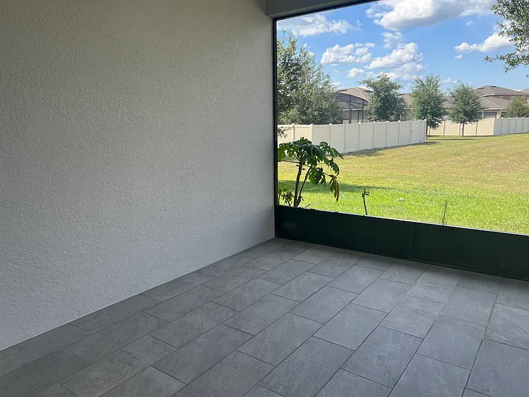 303 Irving Bend Dr — Photo 2