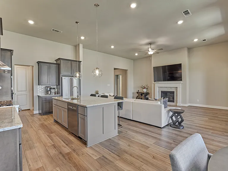 1716 Encino Blvd — Photo 18