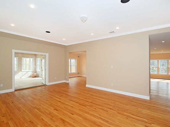 4th image of 161 Malloy Dr