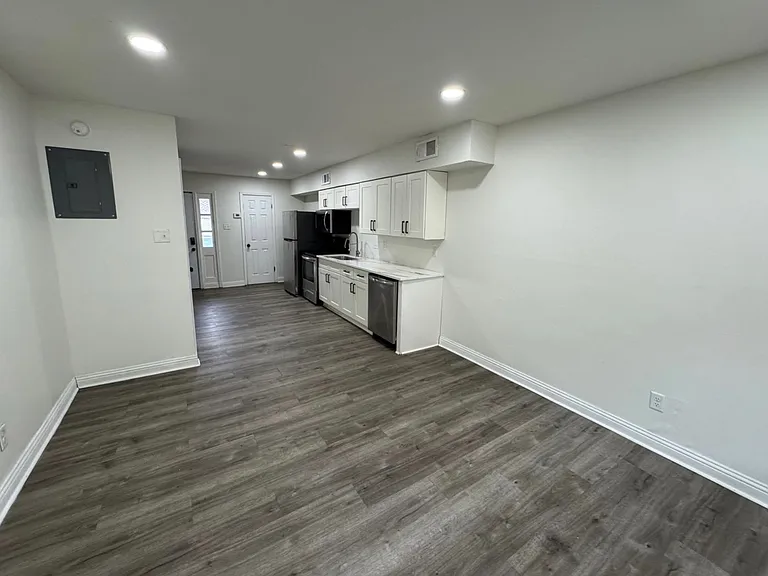 2301 Scott St — Photo 7