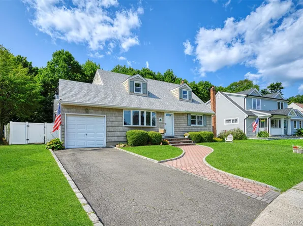 144 Radcliff Drive, East Norwich, NY 11732