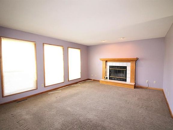 Great Room w/ Electric Fireplace