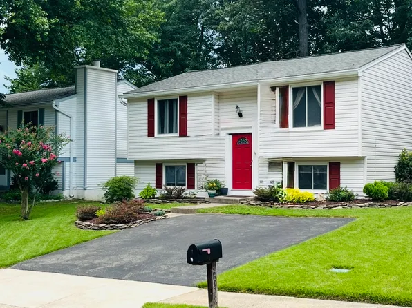 8462 Great Lake Ln, Springfield, VA 22153