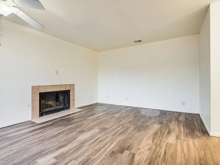 5011 Spencer St #B — Photo 11