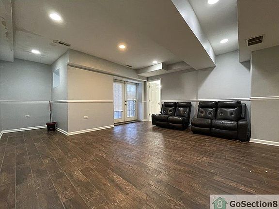 2nd image of 5040 S Calumet Ave #G