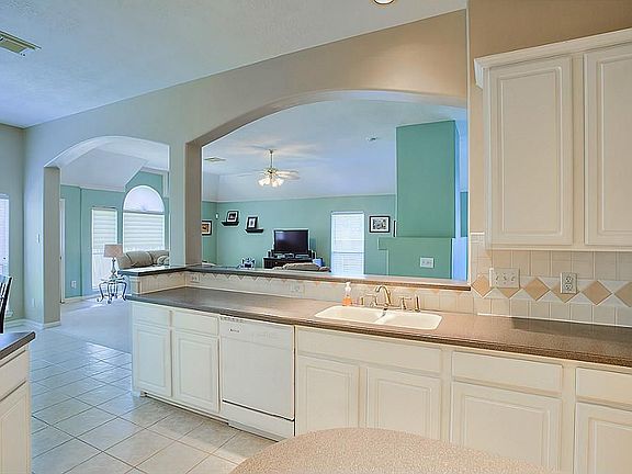 5th image of 105 Greenridge Cir