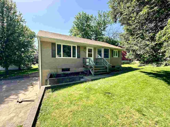 102 N West St, North English, IA 52316