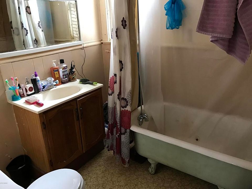 1st image of 203 E Melendy St