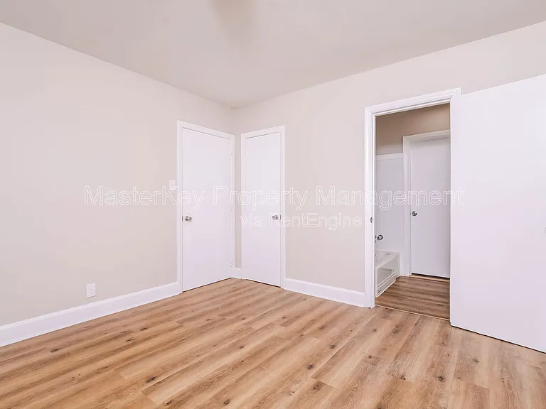 208 E Geer St #B — Photo 15
