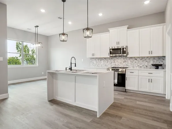 5824 Belaire Cir, Granbury, TX 76048