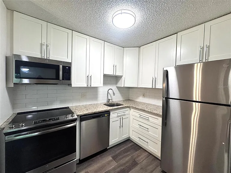 2452 Oak Park Way — Photo 4