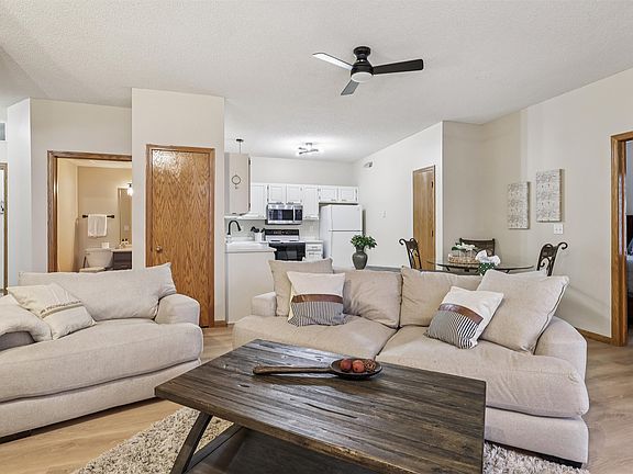 3rd image of 2531 Patricia Dr