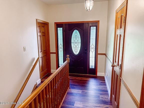 4th image of 310 Divot Court