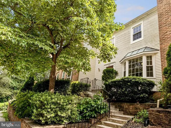 6105 Heron Pond Ct, Burke, VA 22015