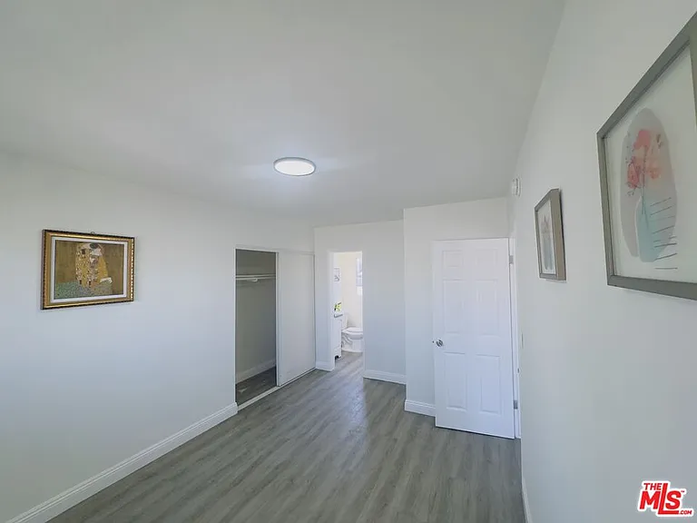810 W 62nd St #4 — Photo 12