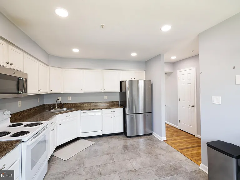 341 Creekside Commons Ct — Photo 5