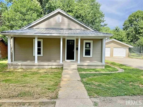 512 N 9th St, Boonville, IN 47601
