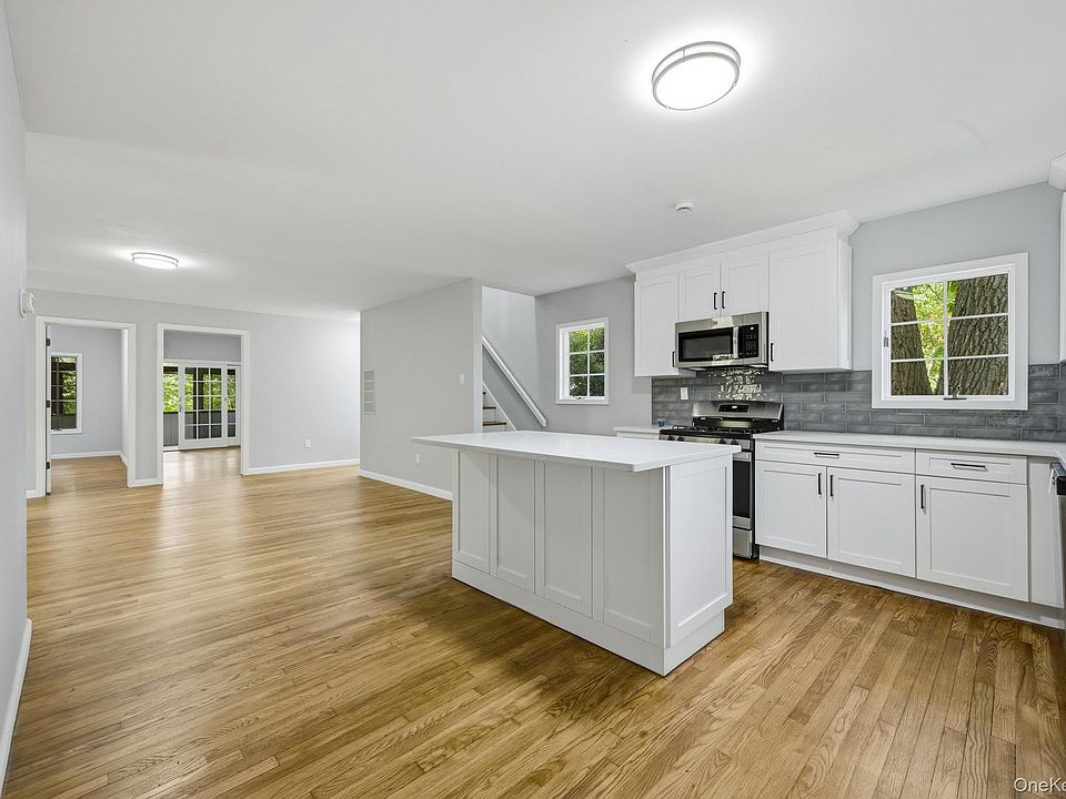 1st image of 10 Woodland Lane