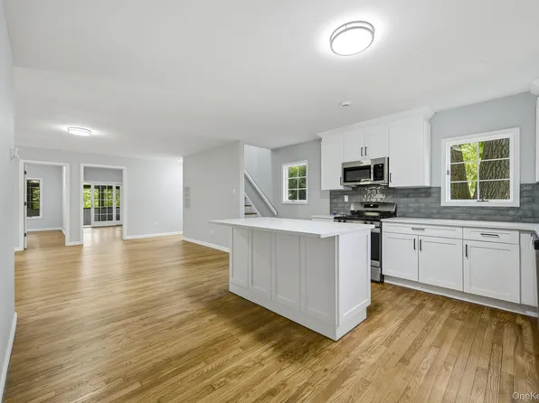 10 Woodland Lane, Huntington, NY 11743