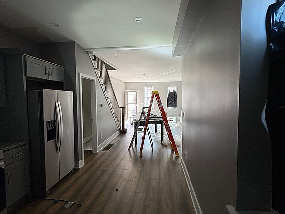 3rd image of 1847 E Monmouth St