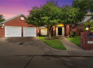 204 Wellington Dr, Woodway, TX 76712