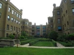 2418 W Greenleaf Ave, Chicago, IL 60645