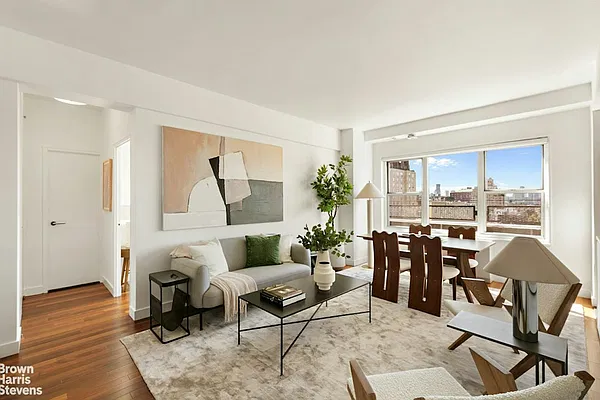 Living room, photo 2