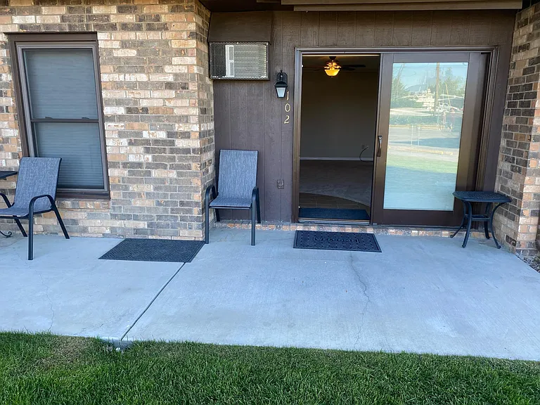 4460 S Poplar St #102 — Photo 3