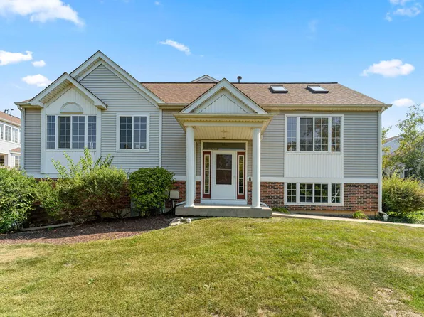 2400 Dawson Ln, Algonquin, IL 60102