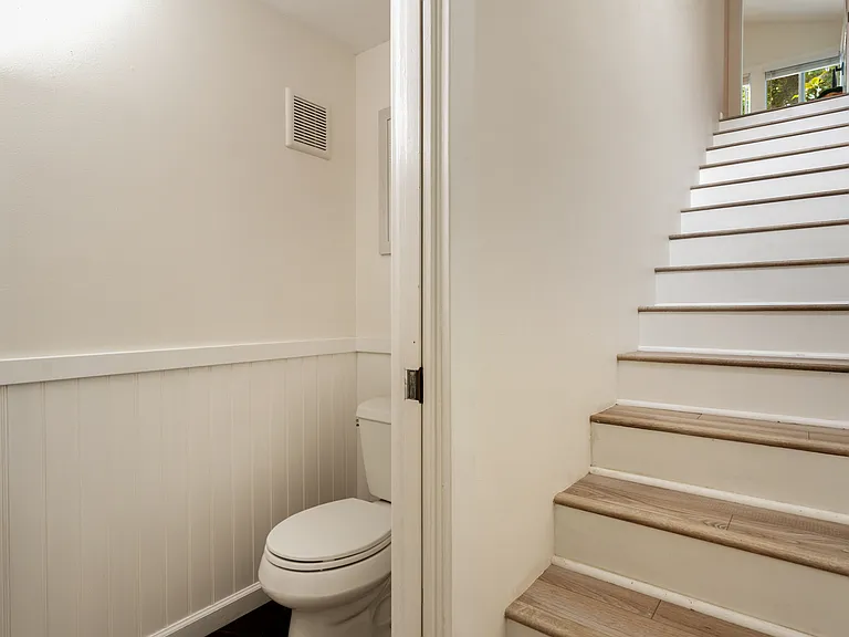 1404 Greenworth Pl — Photo 12