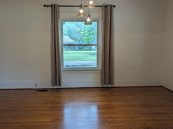 4th image of 115 S Chestnut St #105